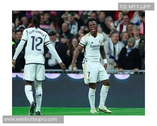 维尼修斯与阿隆索亲密互动缓解皇马更衣室紧张气氛